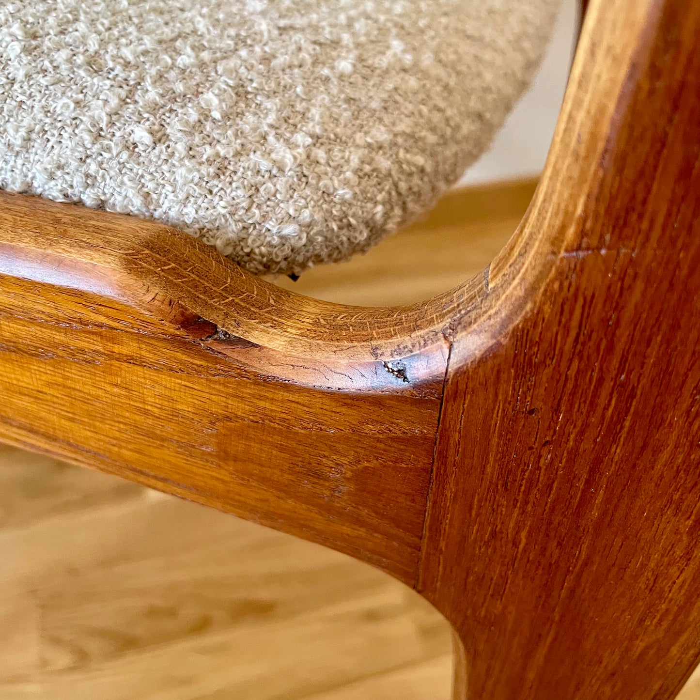 Fyra matstolar i teak av Erik Buch för Nova Stolefabrik